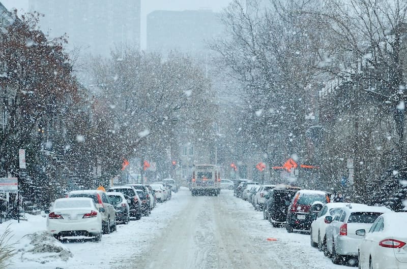 ciudad cubierta de nieve.